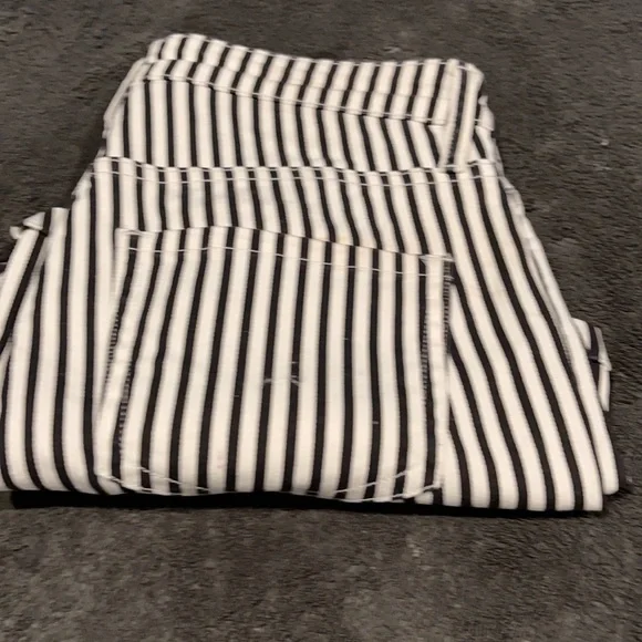 Women black and shorts size 4 - Picture 6 of 6